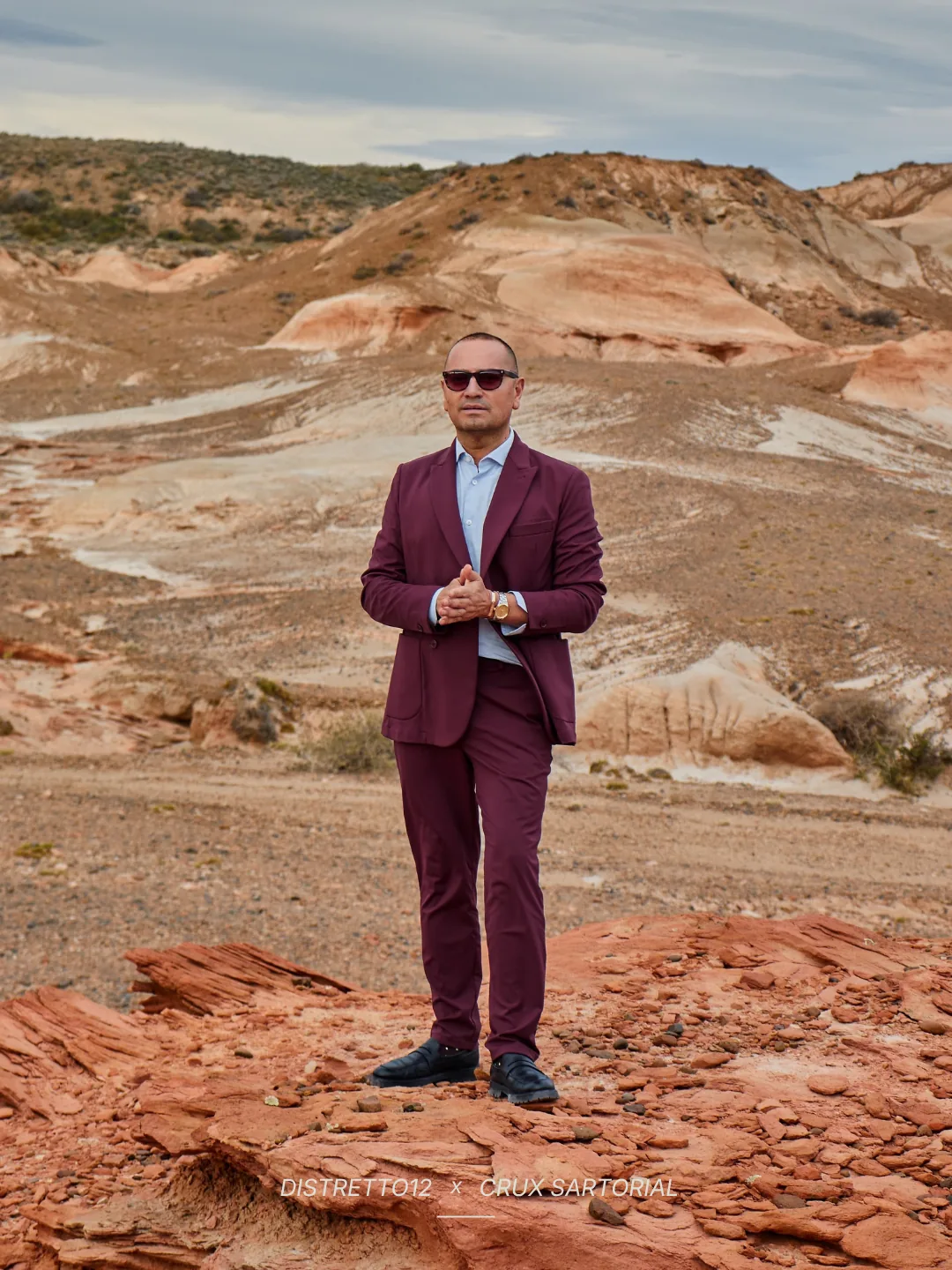 Fabián Medina Flores con un conjunto Active color vino de CRUX en Rocas Coloradas