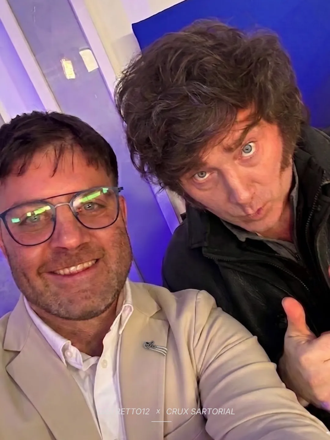 Selfie en el estudio de Neura con saco travertino CRUX